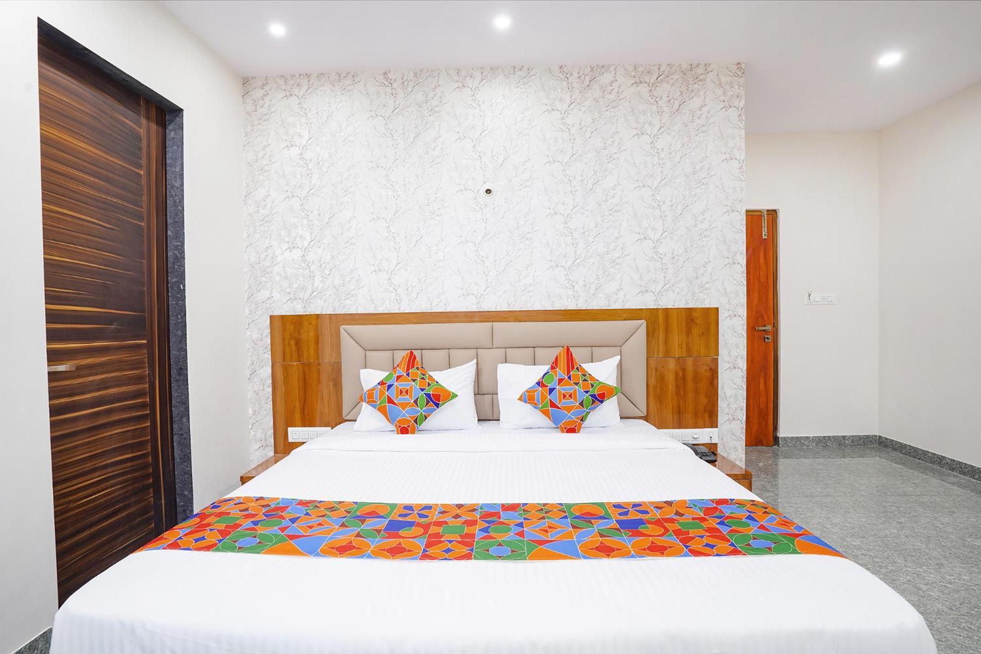 Fabhotel Platinum Palace - Nr Magadi Main Road Bangalore Buitenkant foto