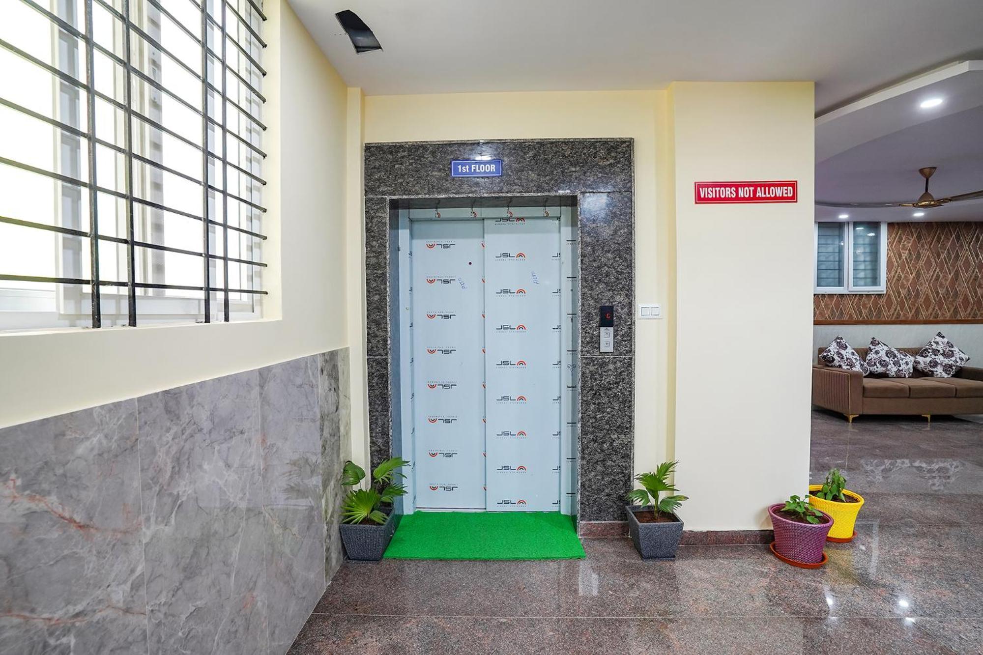 Fabhotel Platinum Palace - Nr Magadi Main Road Bangalore Buitenkant foto